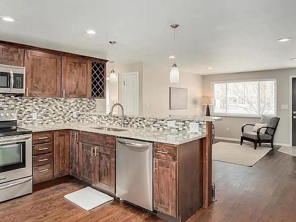 3rd image of 4500 Hoyt Street