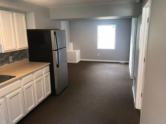 3rd image of 136 Pear St #2