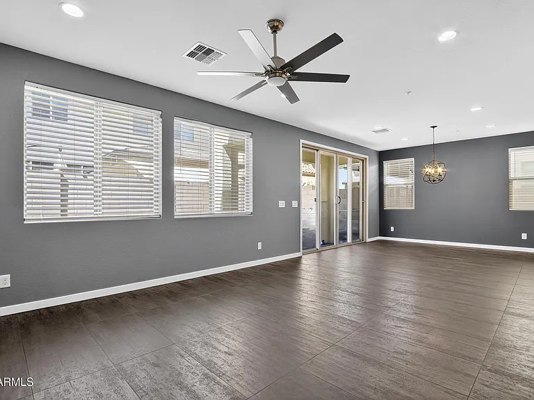 2350 W Gloria Ln — Photo 14
