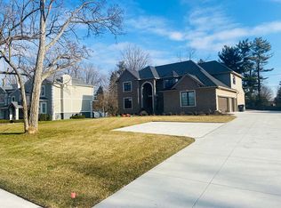 4842 Livernois Rd, Troy, MI 48098