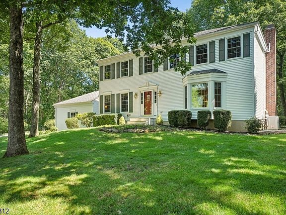 4th image of 12 Eagle Nest Ln