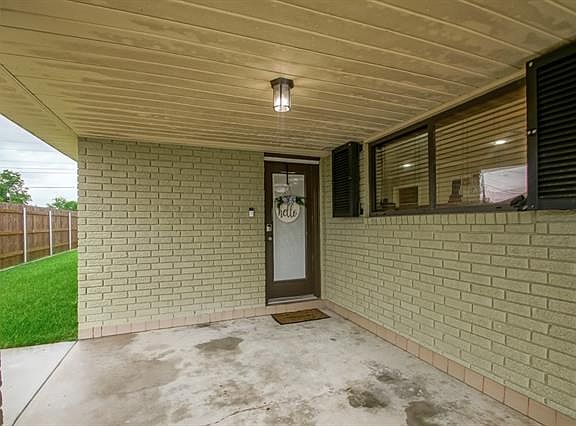 3rd image of 2816 Karen Dr