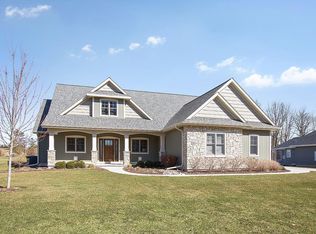 302 Settlers Cir, Sheboygan Falls, WI