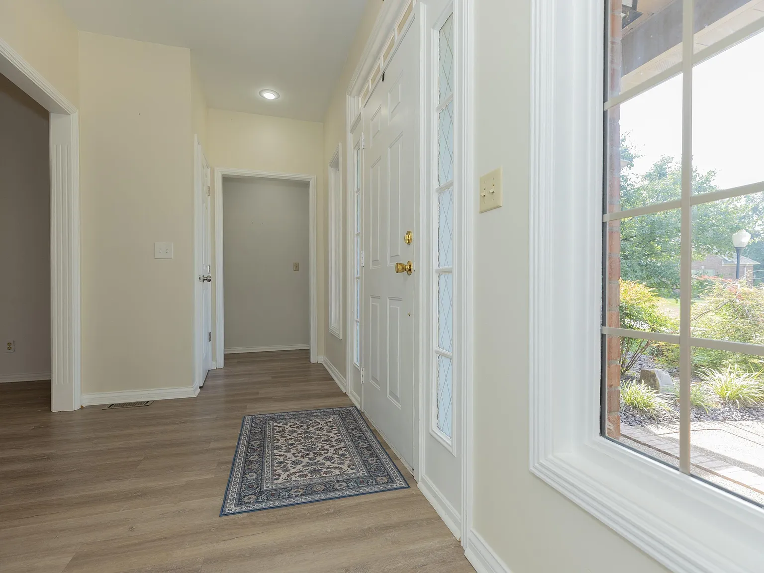 3 bed, 2.5 bath, 2916 sqft, $2,800 — Photo 2