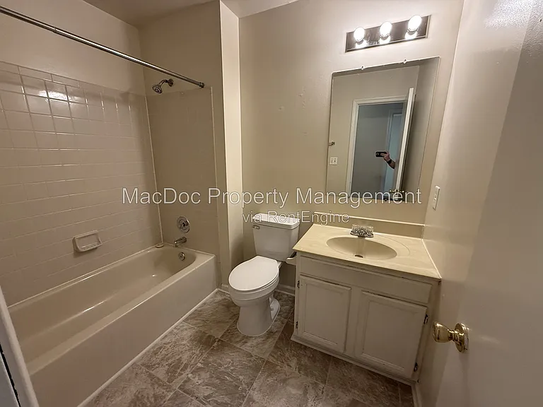 11001 Westminster Ct — Photo 15