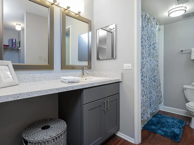 Lakeside Apartments — Photo 9
