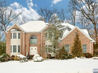 5 Chadwick Ct, Park Ridge, NJ 07656