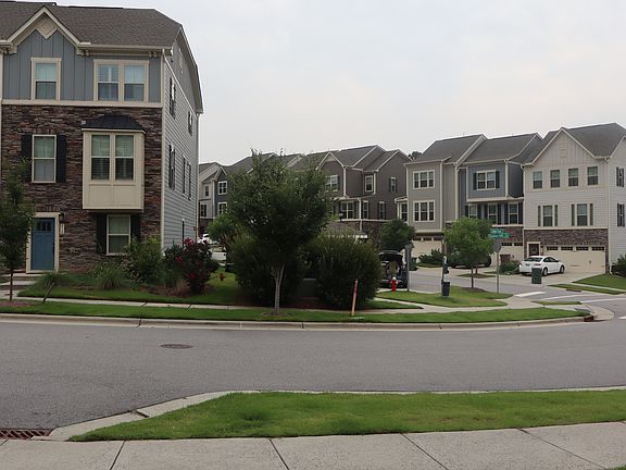 3rd image of 211 Timber Forest Ln