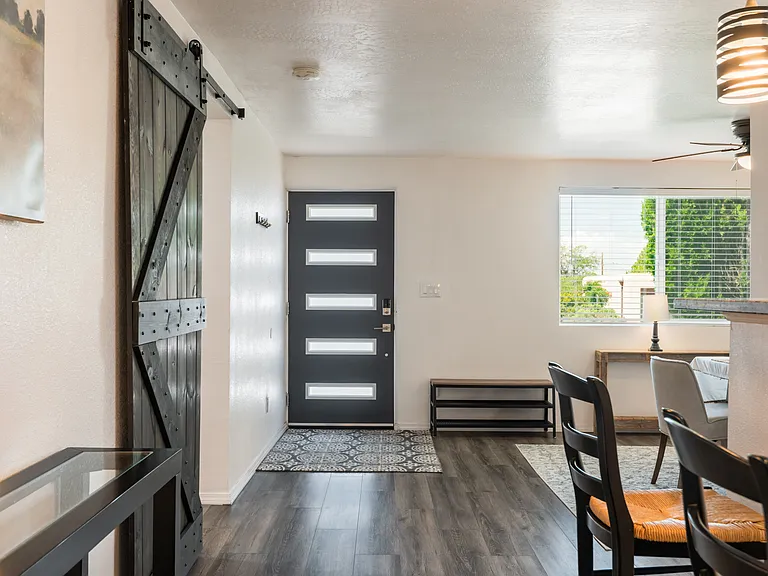 3408 La Veta Dr NE — Photo 3