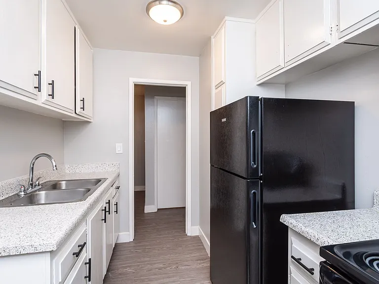 Tuscana Court Apartments — Photo 23