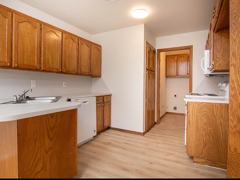 1431 Westmore Dr — Photo 10
