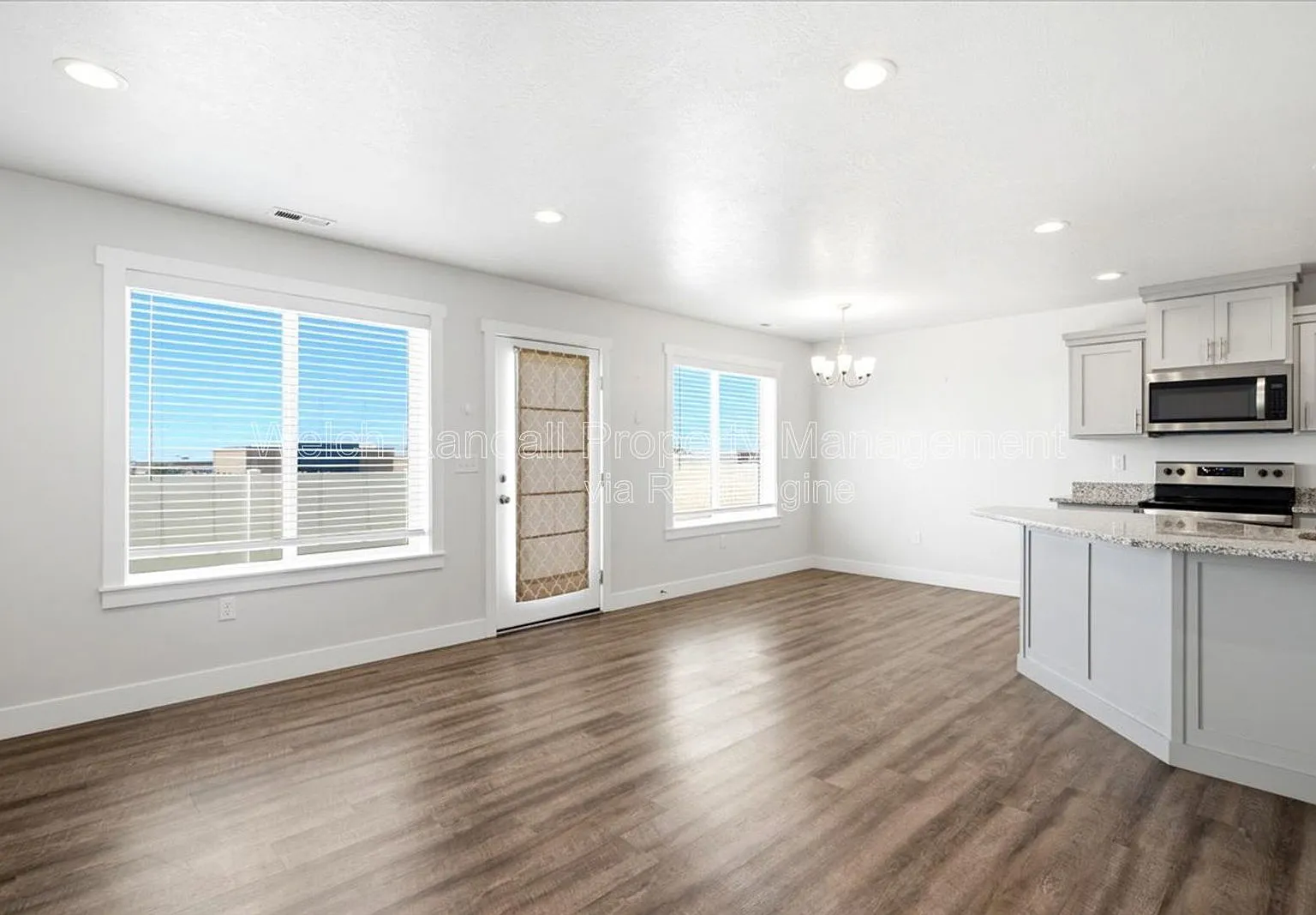 3 bed, 2.5 bath, 1570 sqft, $2,045 — Photo 4