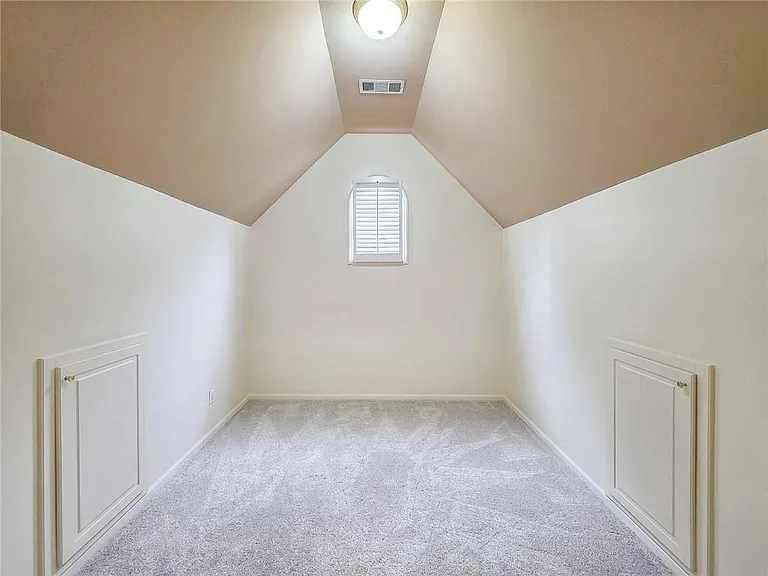 2502 Oak Hill Overlook — Photo 35