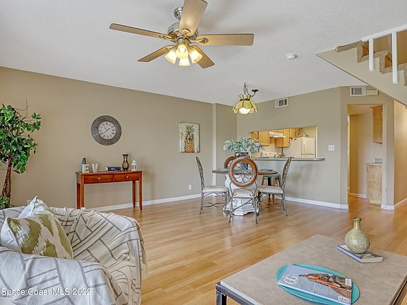 3rd image of 21 Emerald Ct
