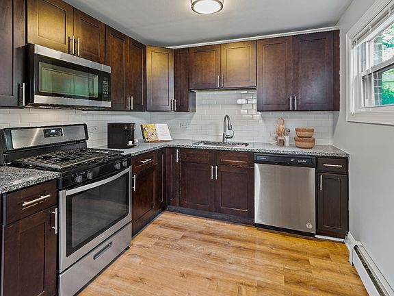4th image of 504 Basil Rd APT A