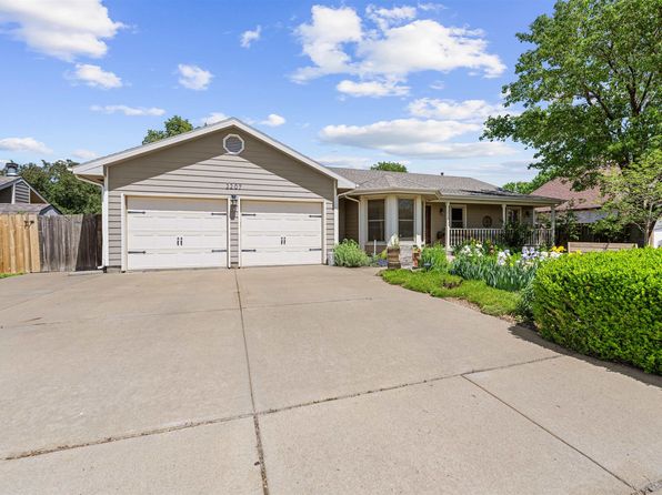 2207 Village Ln, Salina, KS 67401