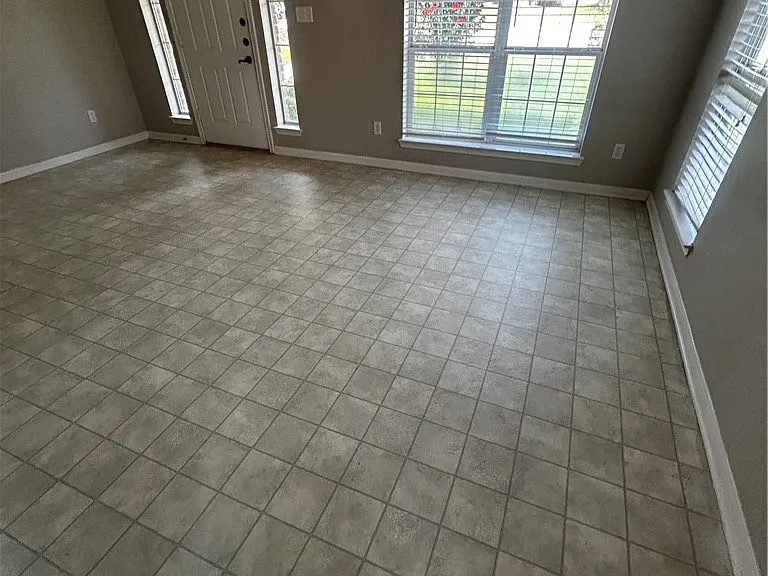 2906 Elise Ln — Photo 4