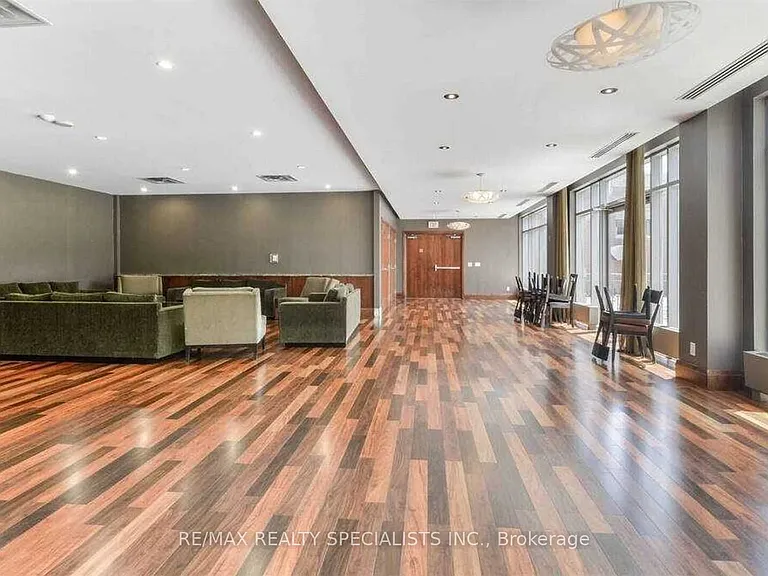 330 Princess Royal Dr #320 — Photo 34