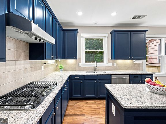 5th image of 512 Vickery Arbor Dr