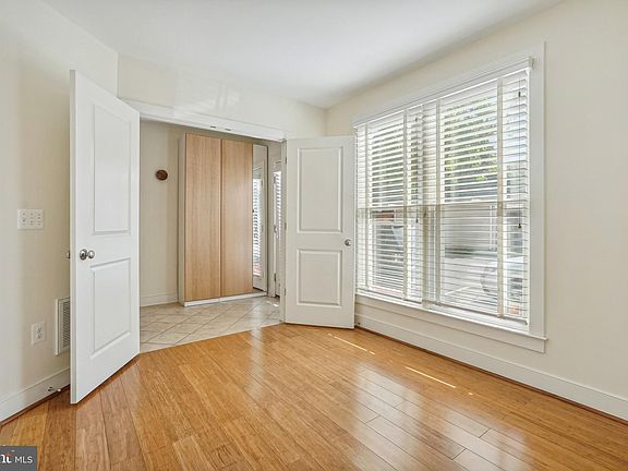 5th image of 916 Pete Jones Way
