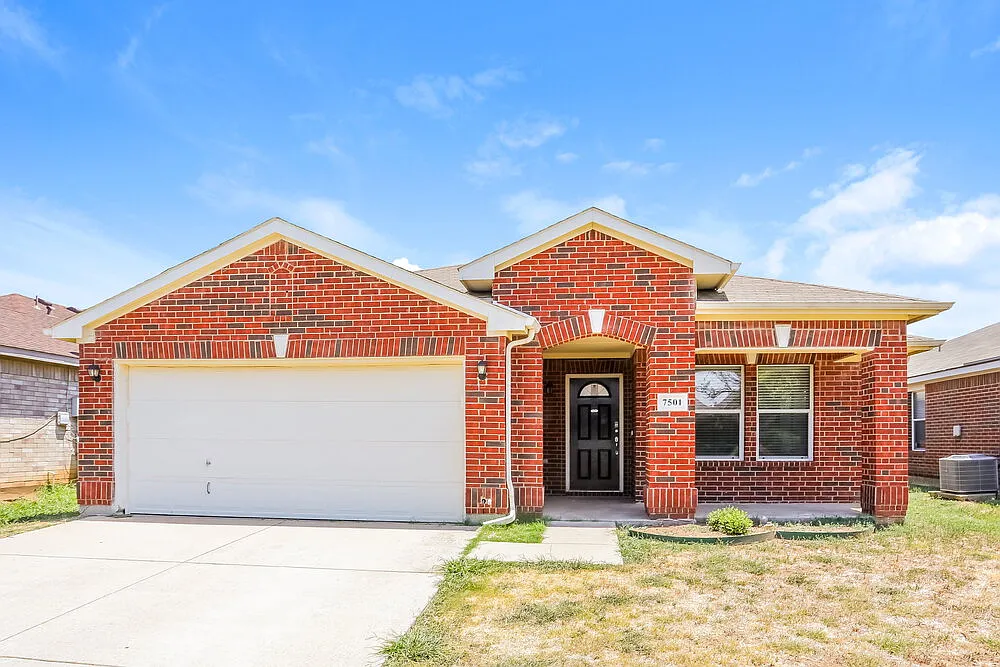 3 bed, 2.0 bath, 1740 sqft, $2,130 — Photo 1