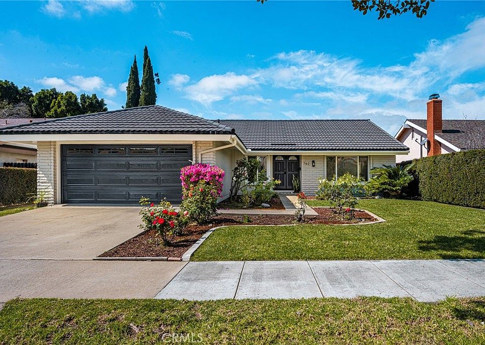 1st image of 762 S Breezy Way
