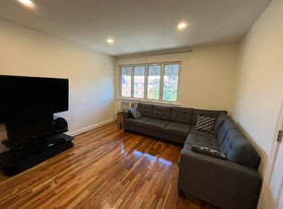 22-58 47th St FLOOR 3, Astoria, NY 11105