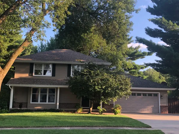 4718 Cody Dr, West Des Moines, IA 50265