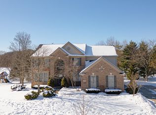 1546 Covington Woods Ln, Lake Orion, MI 48360
