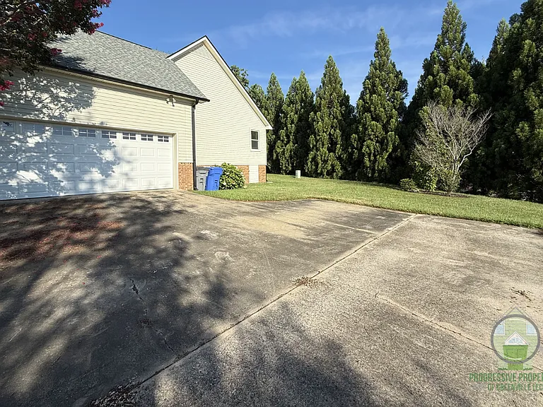 2071 Howlong Ave — Photo 20