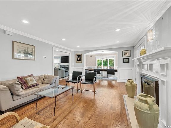 5th image of 42 Bayview Ave