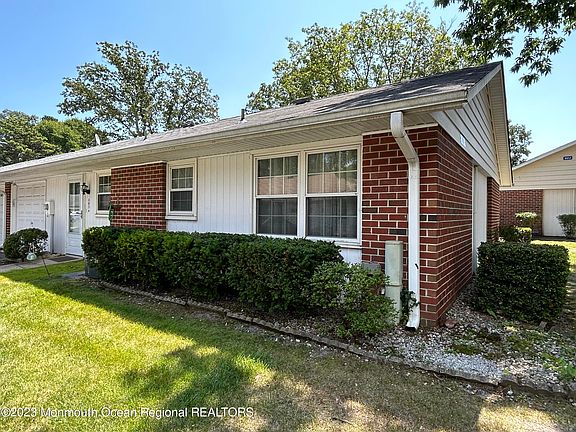 2nd image of 805A Balmoral Court