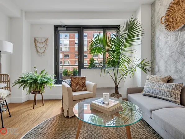 305 West 16th Street image 1 of 17