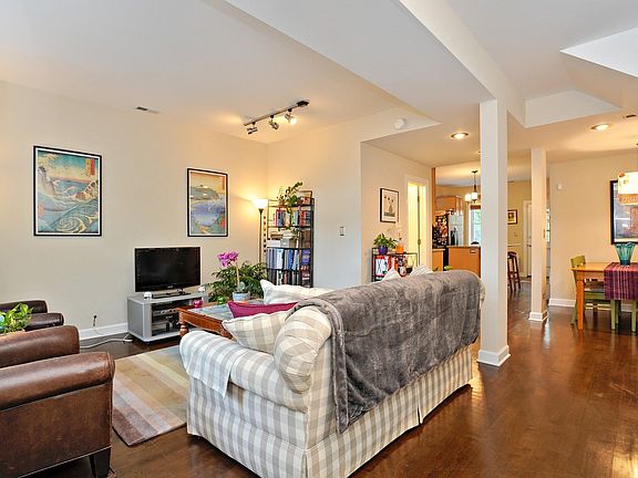 3rd image of 1820 N Paulina St #3