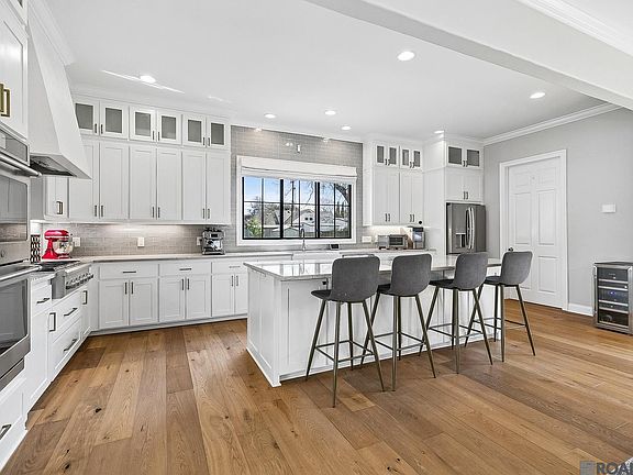 3rd image of 1713 Longwood Dr