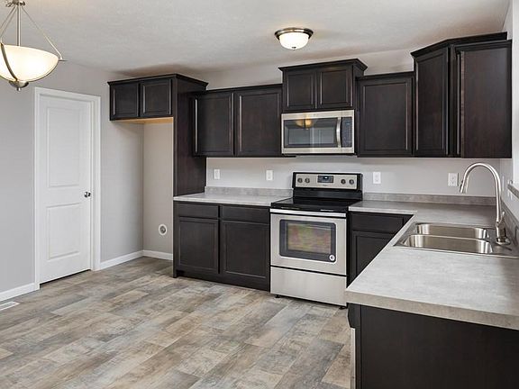 5th image of 601 Trumpeter Bay Dr