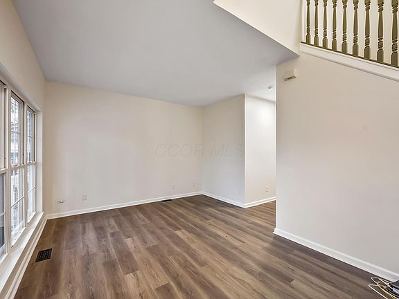4th image of 1458 Gibbard Ave