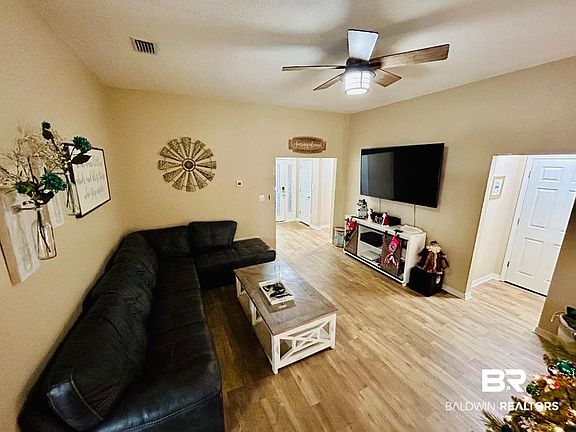 3rd image of 7985 Deerwood Dr
