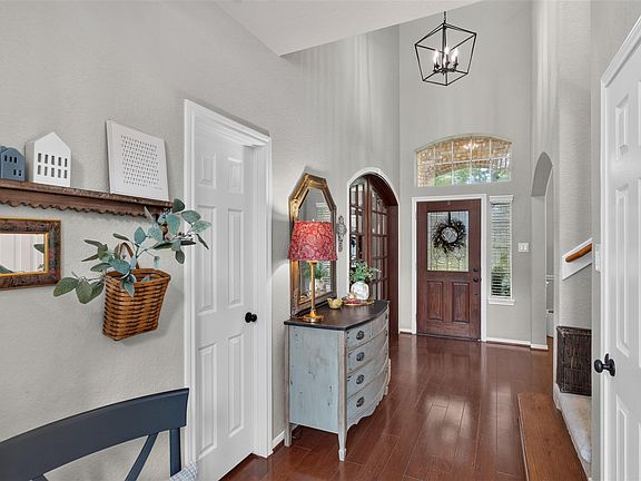 5th image of 30 Murmuring Creek Pl