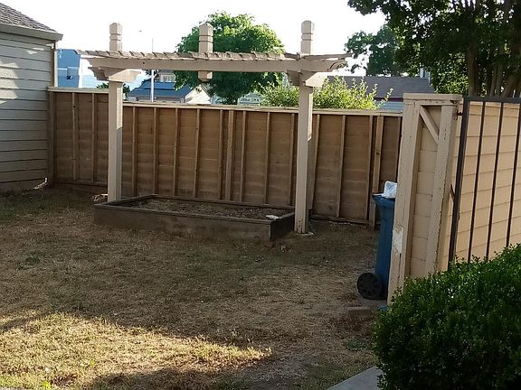 2nd image of 3321 Baywood Cir