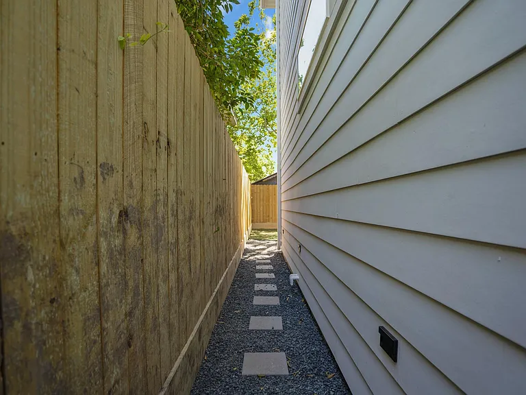 314 N Stiles St — Photo 37