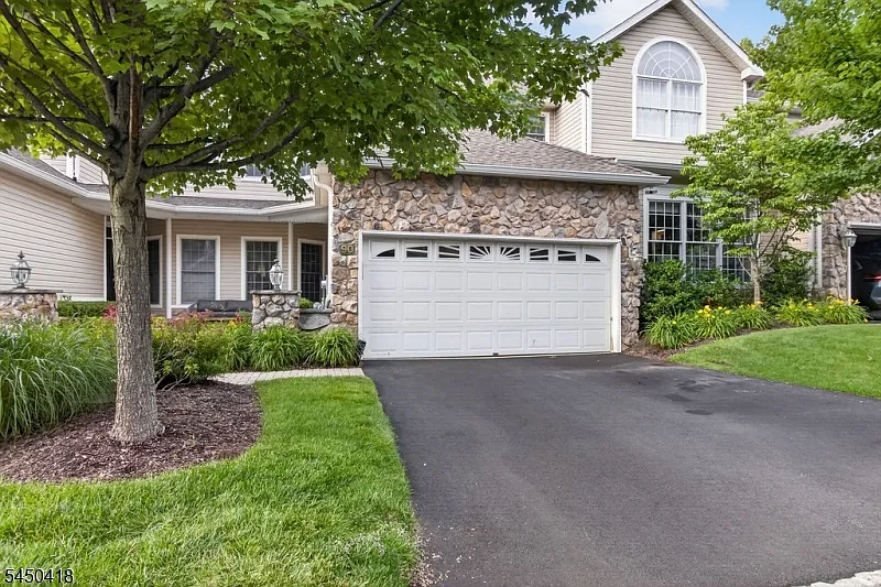 3 bed, 3.5 bath, 3100 sqft, $5,850 — Photo 2