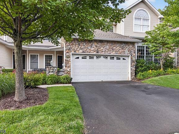 2nd image of 90 Winged Foot Dr