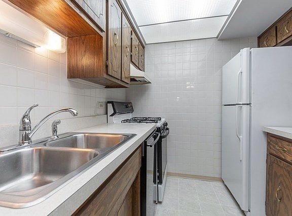 4th image of 9130 W 140th St APT 2SW