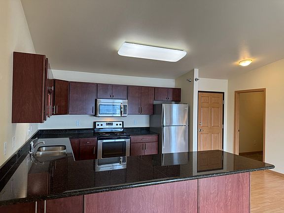 5th image of 627 33rd Ave W #605-310