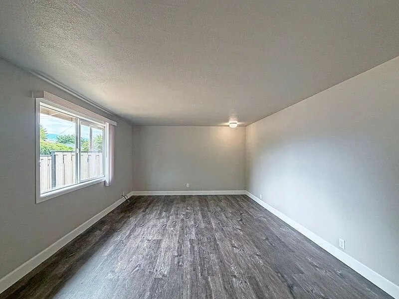 3 bed, 1.0 bath, 1100 sqft, $1,895 — Photo 4