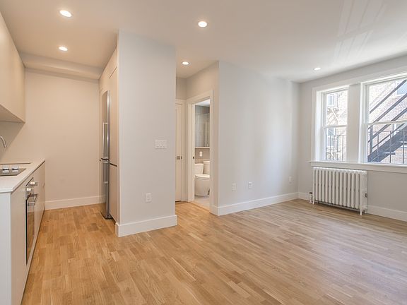 2nd image of 114 Highland Ave #U31