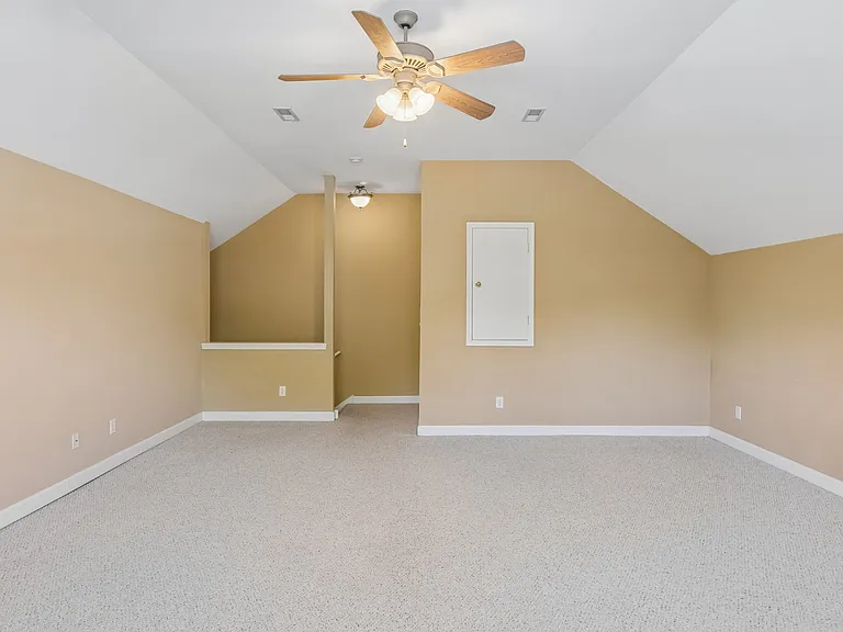 2601 Danbury Cir — Photo 31