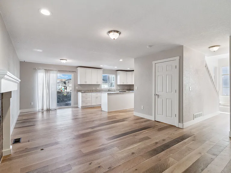 5357 E Hamilton Ave — Photo 6