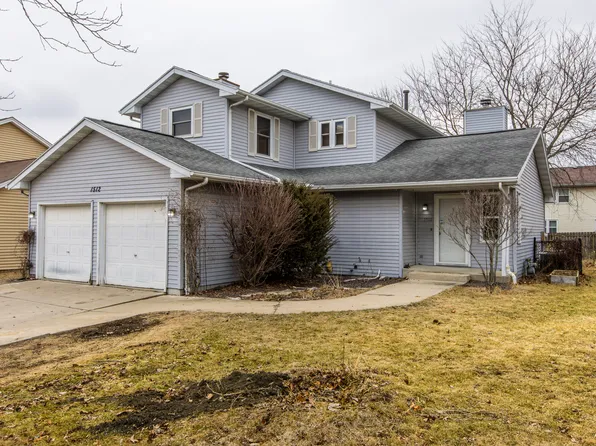 1512 Beckenham Dr, Bloomington, IL 61704